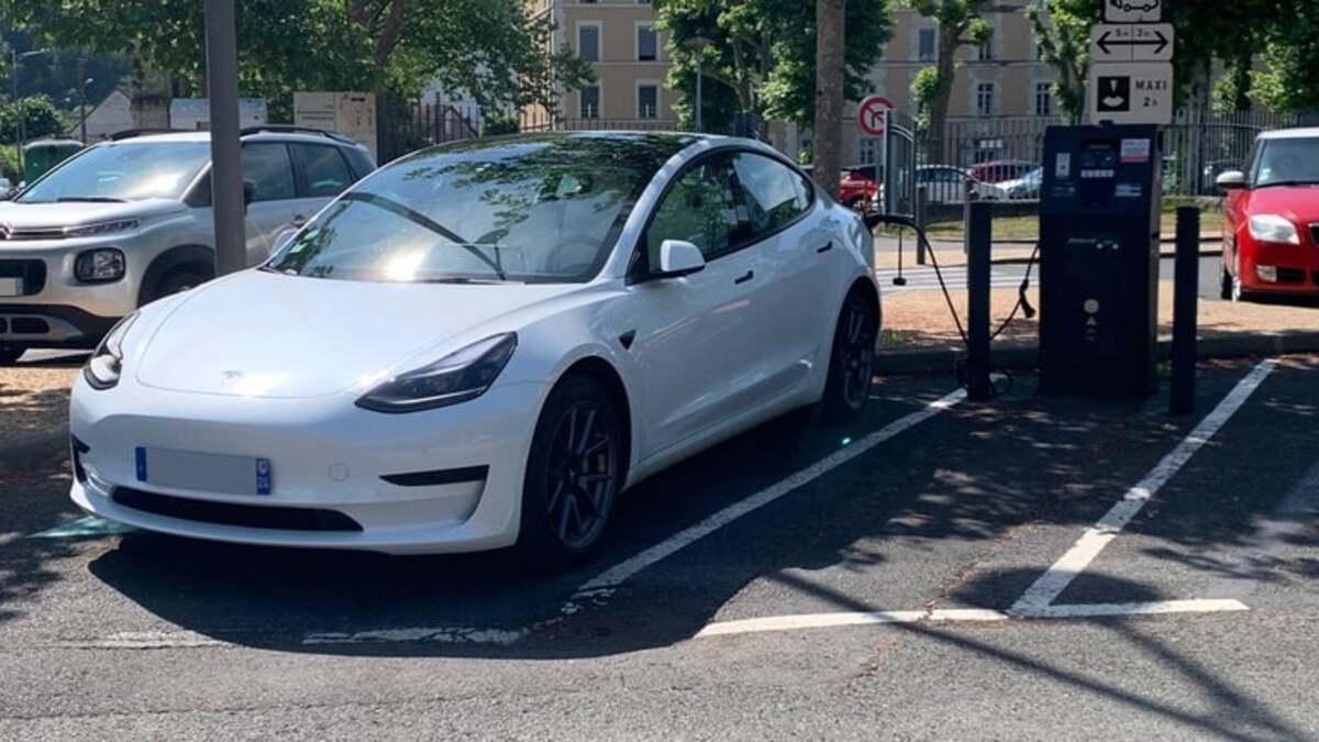 Borne électrique en ville