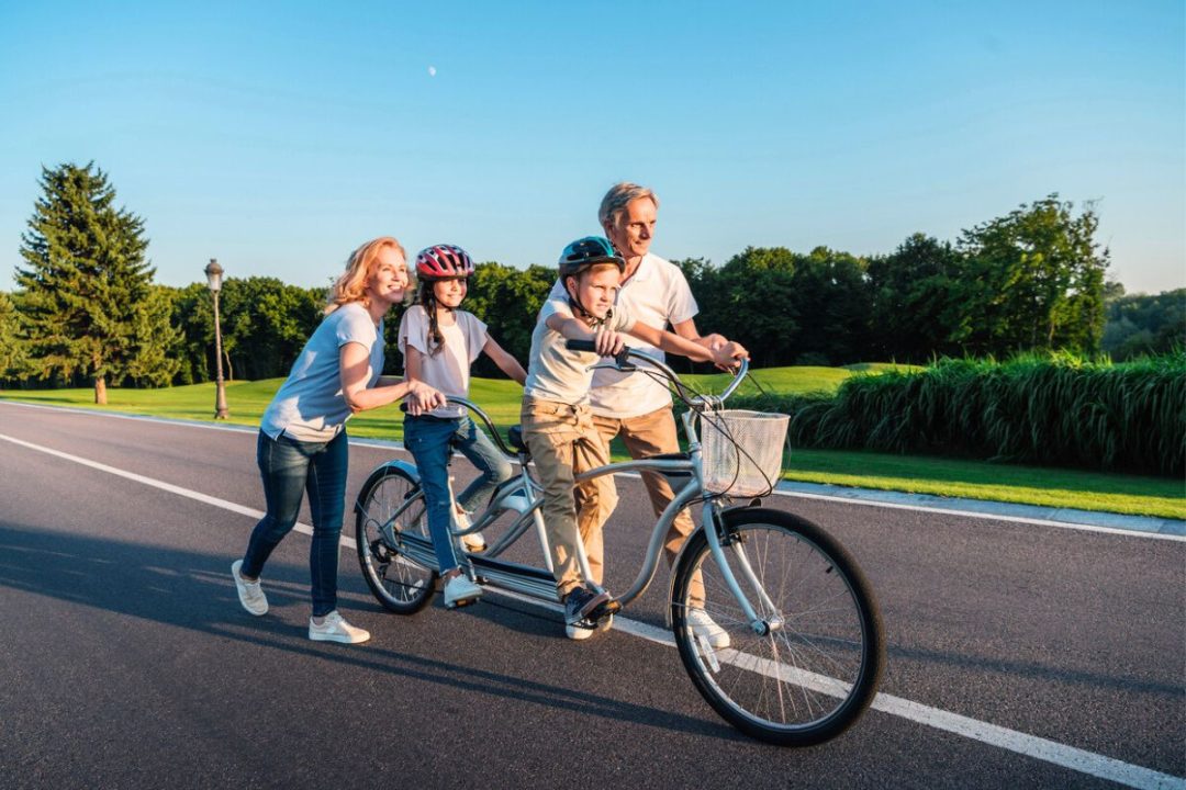 Vélo cargo électrique utilisé par les familles